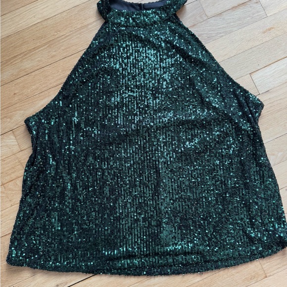 🍂CLEAROUT Green Sequin Halter Top - Cable & Guage - Picture 3 of 12